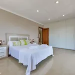 Guzman - Senieta Villa *